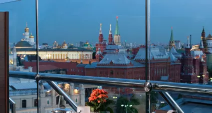 22 года с видом на Кремль