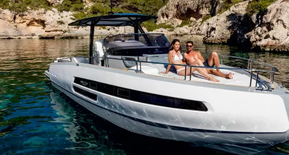 Invictus 370 GT