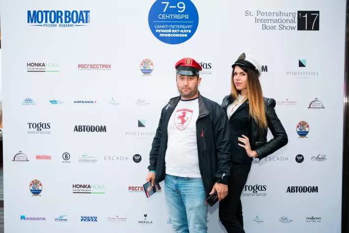 Популярный аттракцион — фотография на фоне brand wallhttps://mby.ru/loaded/articles/slider/thumbs/4fba547241ec12accedae03c8e59aa40.jpg - фото