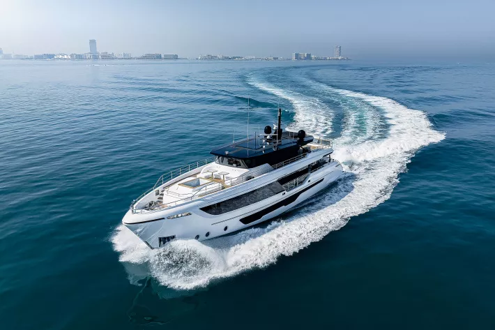 Верфь Gulf Craft из ОАЭ привезла на выставку Majesty 111 — новинку этого года - фото