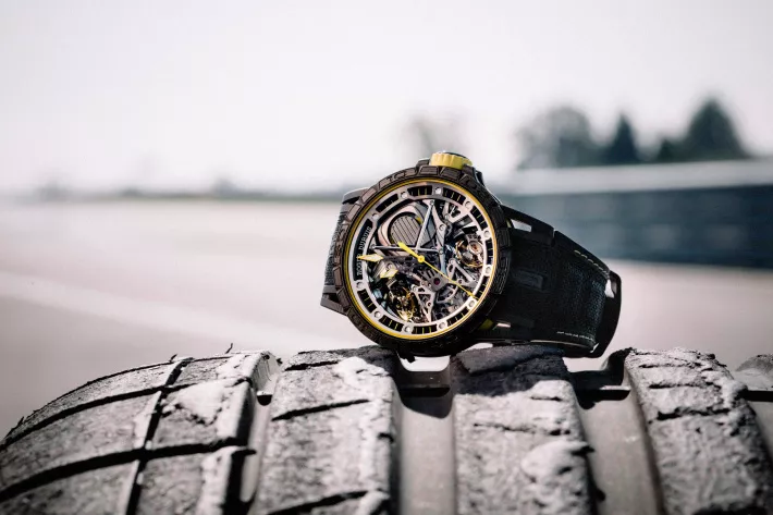 Корпус модели Excalibur Aventador S, выпущенной тиражом 88 экземпляров, отделан резиной цвета Giallo Orion - фото