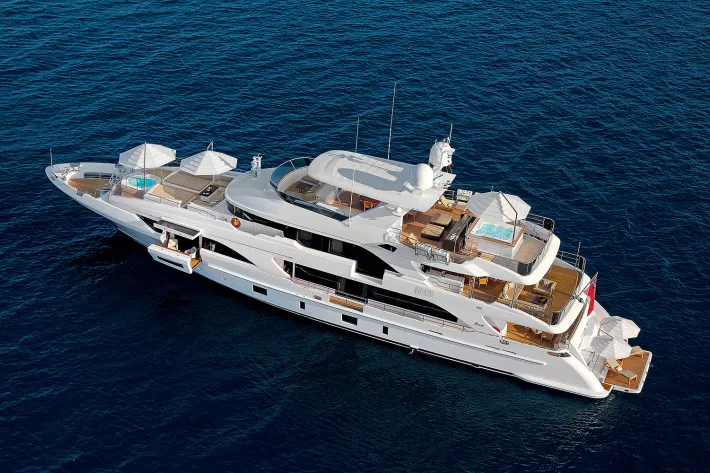 Одна из востребованных яхт флота Marinepoint в Хорватии — 
Benetti 132 Supreme - фото