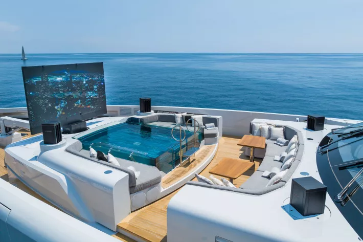 Бутиковая итальянская верфь Tankoa готова продемонстрировать на Monaco Yacht Show универсальность своей самой популярной серии яхт - фото