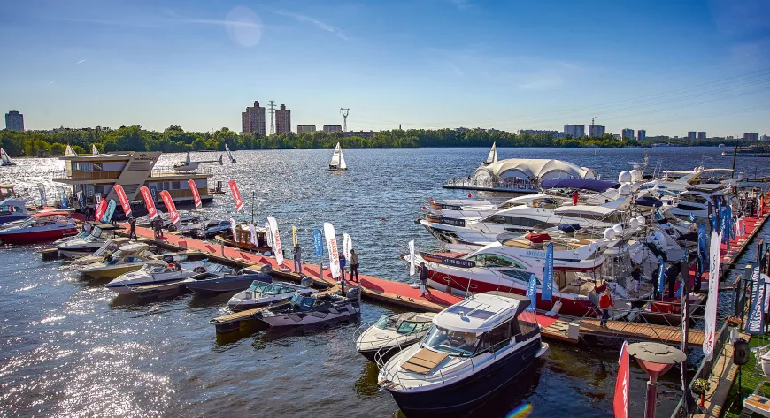 От компактных 
катеров до больших 
яхт Princess, 
Sunseeker, Azimut, 
Fairline... Все это 
можно не только 
увидеть, 
но и протестировать. 
Moscow Yacht Show 
рассчитано 
на самые разные 
суда и максимально 
широкую аудиторию - фото