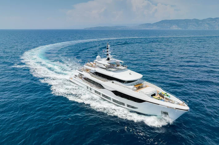 Моторная яхта Majesty 120 из линейки Superyacht Collection. Ее облик стал своеобразным автографом дизайнеров студии Gulf Craft - фото