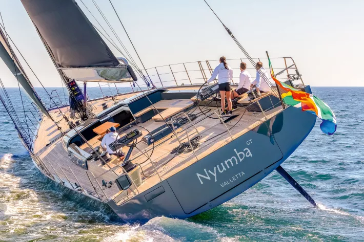 Nauta Design спроектировала надстройку для Nyumba в стиле GT и доработала планировку кормовой части палубы под требования владельца - фото
