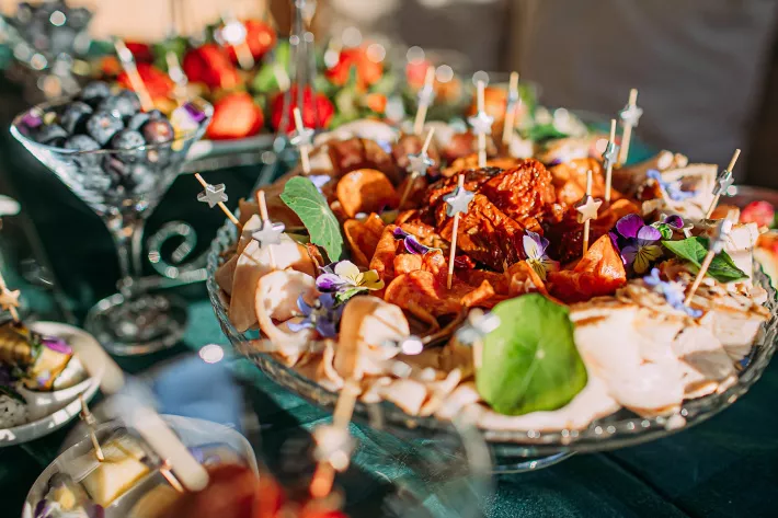 Копченые мясные
деликатесы —
собственного
приготовления - фото