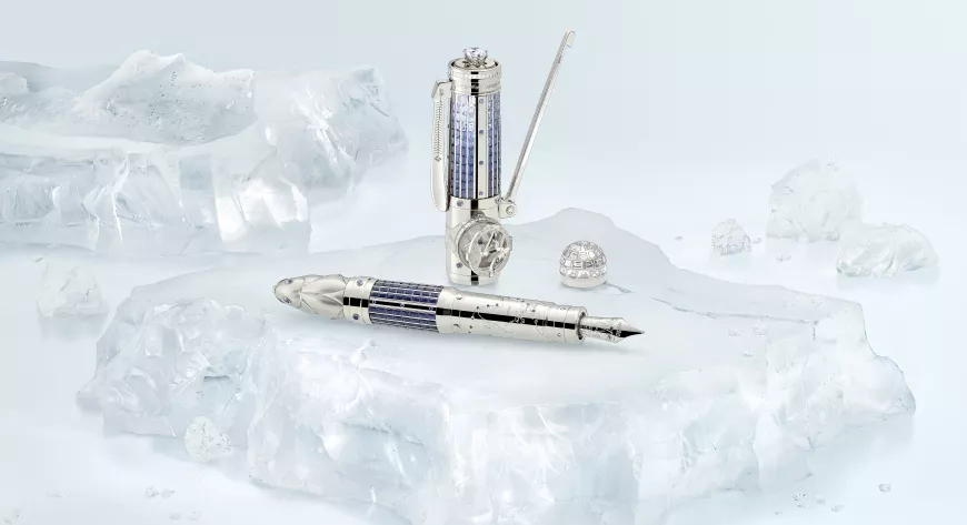 На цилиндрический 
элемент колпачка 
ручки из серии 
Homage to Roald 
Amundsen Limited 
Edition 1 Scrimshaw 
нанесено изображение 
корабля «Фрам», 
на котором Амундсен 
совершил свою 
экспедицию 
на Южный полюс - фото