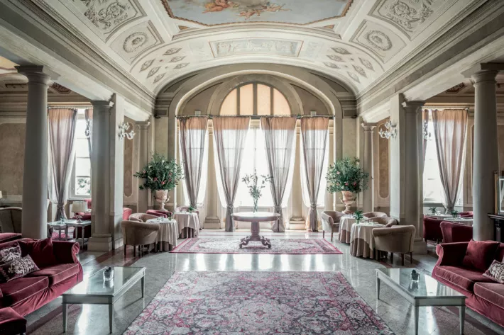 Bar Shelley в отеле Bagni di Pisa, названный в честь английской писательницы Мэри Шелли. Это роскошное помещение некогда служило для приемов у великого герцога Тосканы - фото