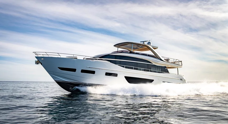 Сотрудничая с Princess Yachts, итальянская студия Pininfarina привнесла в яхтенный мир элементы автомобильного дизайна, которые органично вписываются в стиль крупных круизных яхт - фото