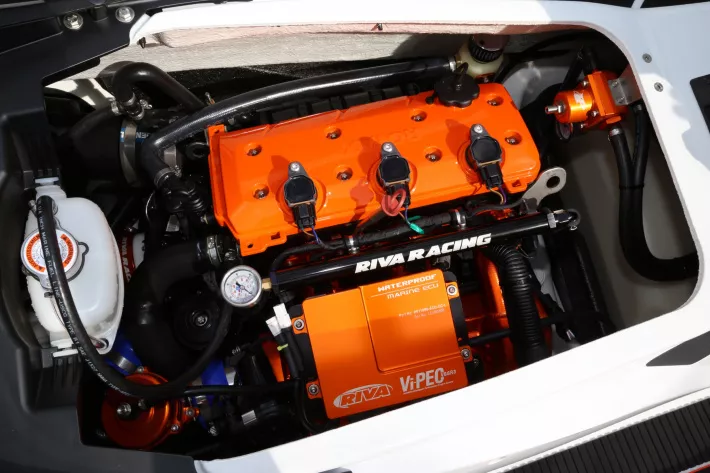 Тюнингованный
RXP-X 300
Riva Racing
с «разогнанным»
до 350 л.с. мотором - фото