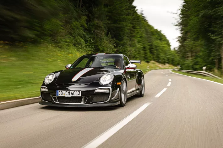 Porsche 911 GT3 давно стала популярной и беспроигрышной классикой, с которой часто начинают свой путь будущие коллекционеры  - фото