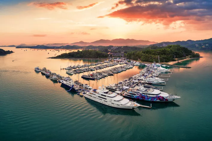 Одна из крупных марин острова Пхукет Ao Po Grand Marina рассчитана на 300 яхт длиной 100+ м - фото