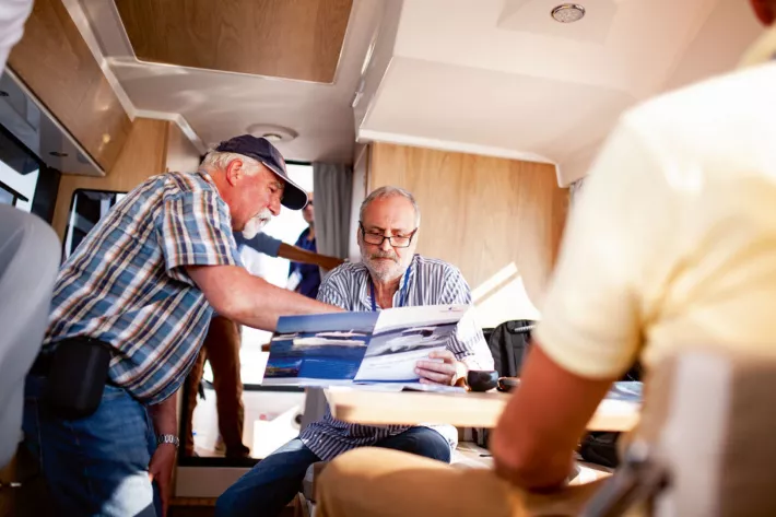 На борту лодки Suncamper 35: за время короткого теста непросто понять все технические тонкости новой лодки  - фото