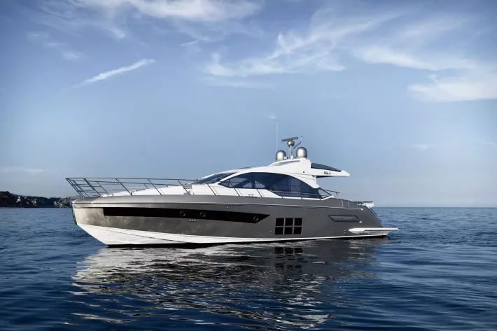 Новый Azimut S6: построен с использованием углепластика и оборудован тремя пропульсивными установками Volvo Penta IPS - фото