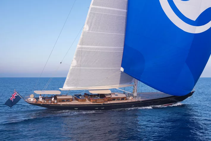 Классическая парусная яхта Atalante (верфь Claasen), лауреат премии World Superyacht Awards в номинации «Лучшая парусная яхта 2016» в категории от 30 до 40 м - фото