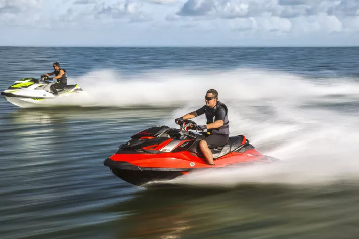Линейка Sea-Doo
пополнилась тремя
моделями
с двигателями
мощностью 300 л.с. - фото