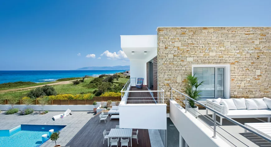 иллы премиумкласса Akamas Bay 
Villas помогают 
уединиться и, вдыхая 
морской воздух, 
наслаждаться лучами 
солнца - фото