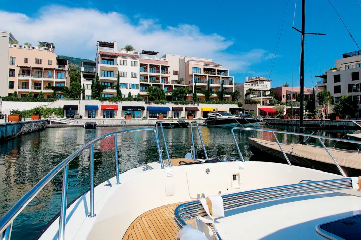 Targa 44 добралась до «домашней» марины Porto Montenegro в Тивате - фото
