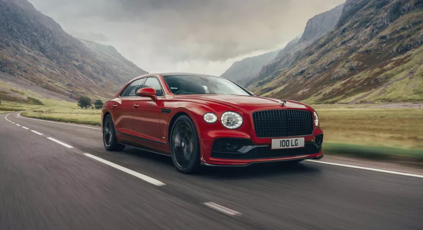 Для Flying Spur V8 предлагается семь фирменных цветов кузова. Также можно заказать любой цвет из обширной гаммы, включающей свыше 60 оттенков, в числе которых цвета из линеек Mulliner - фото