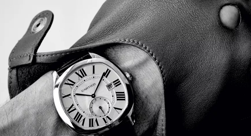 Благодаря
анатомическому
изгибу ушек
крепления браслета
Drive de Cartier
идеально ложатся
на любое запястье - фото