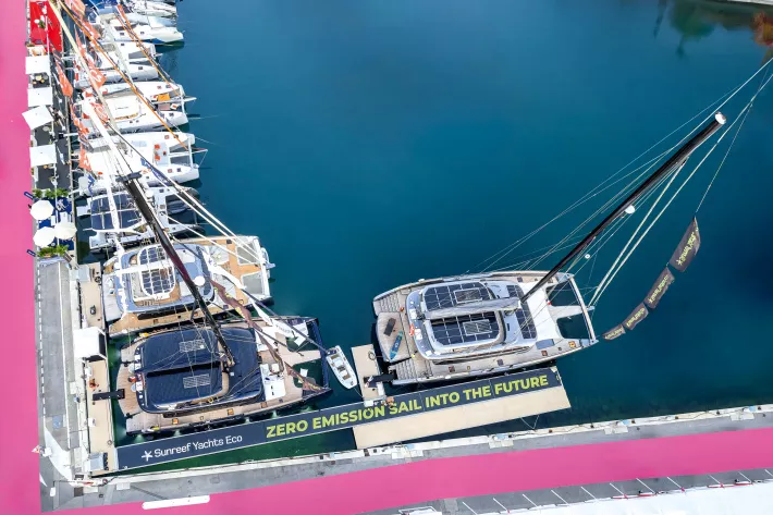 Экспозиция парусных катамаранов верфи Sunreef Yachts в порту Пьер Канто  - фото