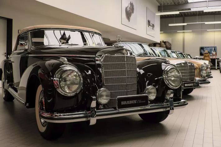 Отреставрированные классические модели 
Mercedes-Benz в четвертом  цехе тюнингового ателье Brabus ждут новых владельцев - фото