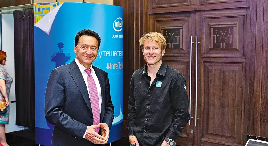 Вице-президент Intel 
по операционной деятельности в регионе EMEA Кристиан Моралес и Франсуа Габар 
на презентации в Петербурге.
 - фото