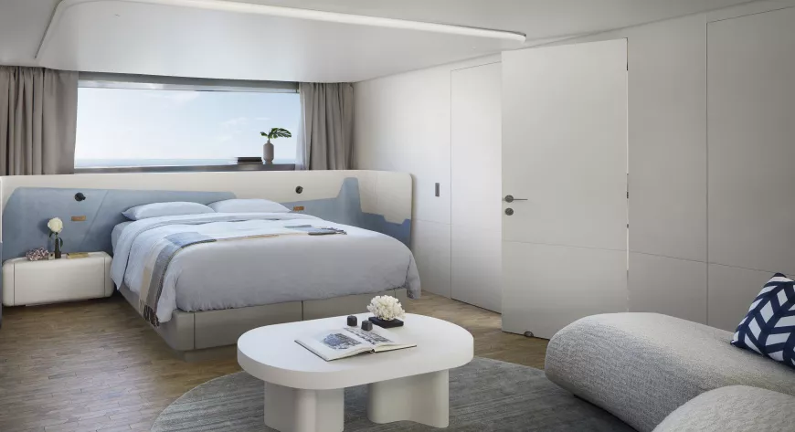 Интерьер одной  из VIP-кают (дизайнер интерьера — Патрисия Уркиола) - фото