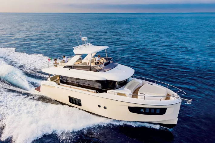 Моторная яхта Navetta 73, обладатель приза World Yachts Trophies 2017 в категории
 Best Innovation  - фото