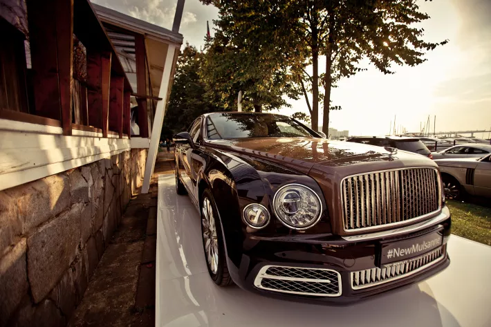 Представительский седан Bentley Mulsanne назвали в честь одного из поворотов гоночного кольца «Сартэ» в Ле-Мане  - фото