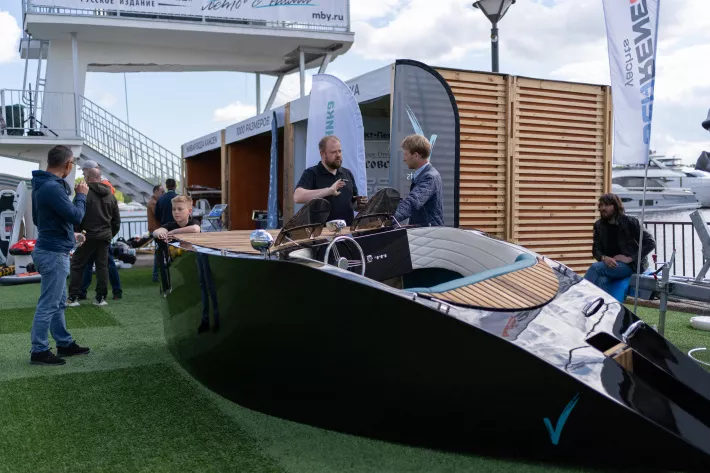 Катер V (Abdrakhmanov’s Yachts) — один из шоустопперов выставки - фото