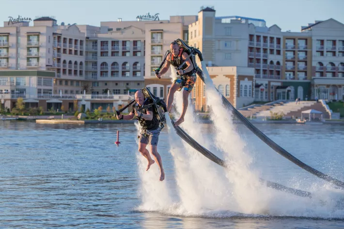 Научиться
управлять
гидроранцем
Jetlev-Flyer можно
за четверть часа - фото