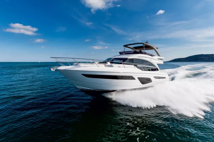 Флайбриджная модель Princess 62 - фото
