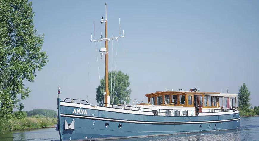 Верфь De Alm строит 
также традиционные 
яхты-баржи 
под брендом 
Schippersjacht - фото