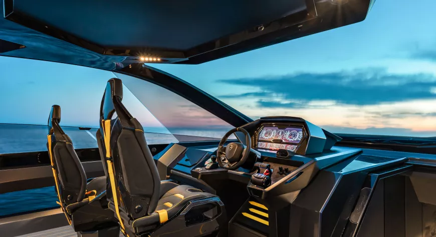 Для тех, кому довелось посидеть за рулем Lamborghini, приборная панель Tecnomar 63 будет очень узнаваемой - фото