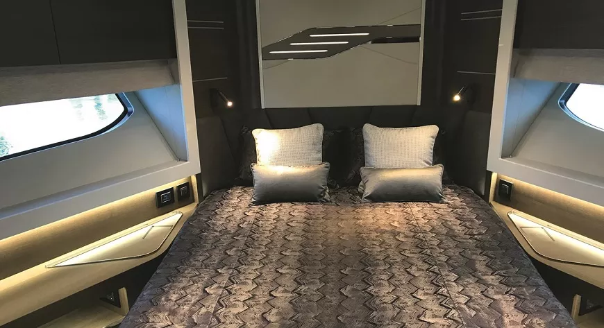 Носовая VIP-каюта - фото