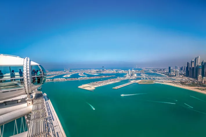 Со смотровой площадки The View at the Palm открывается прекрасная панорама рукотворного острова Пальма - фото