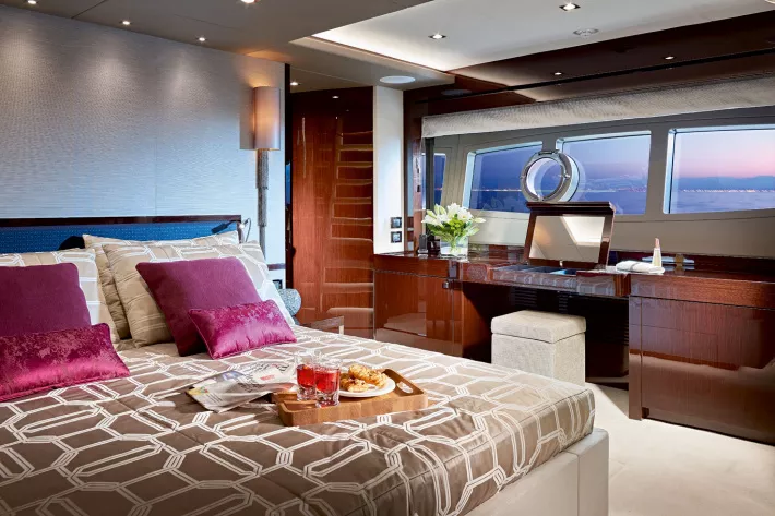 Вариант интерьера гостевой VIP-каюты нижней палубы

 - фото