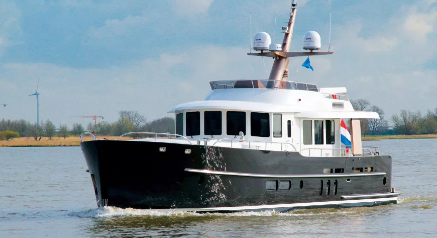 Grand Voyager — путешественник открытого моря. Простота и безопасность, комфорт и мореходность в одном корпусе - фото
