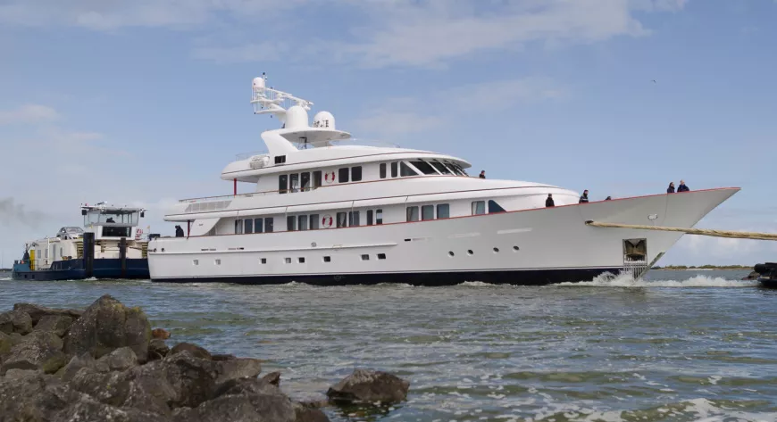 Tatasu — одна 
из яхт Feadship, которая недавно прошла на верфи рефит - фото
