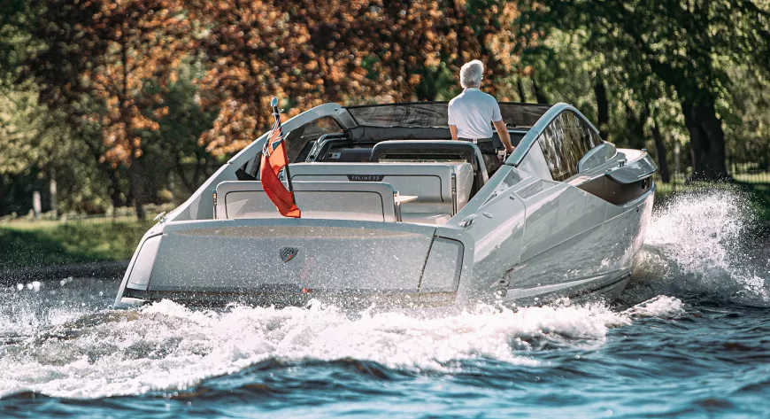 Fairline F-Line 33 на Неве - фото 2