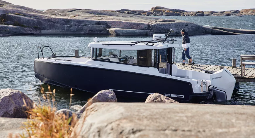 XO 260 CABIN благодаря рубке с обогревателем может существенно продлить навигационный период и расширить географию эксплуатации лодки - фото