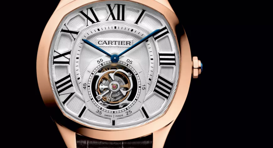 Drive de Cartier
Flying Tourbillon
watch оснащены
механизмом
с ручным заводом
Caliber 9452 MC,
декорированным
по требованиям
Женевского клейма.
Корпус диаметром
40 мм изготовлен
из розового золота - фото