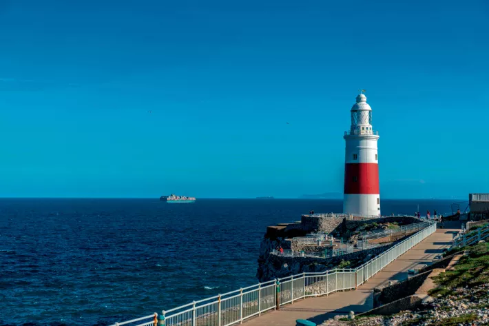 Маяк Троицы (Trinity Lighthouse) почти на самой южной точке Европы. На его открытие в августе 1841 года из окрестных мест пришли более 2000 человек, чтобы увидеть первый луч над водами пролива - фото