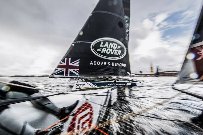 Extreme Sailing Series на быстрой невской воде - фото