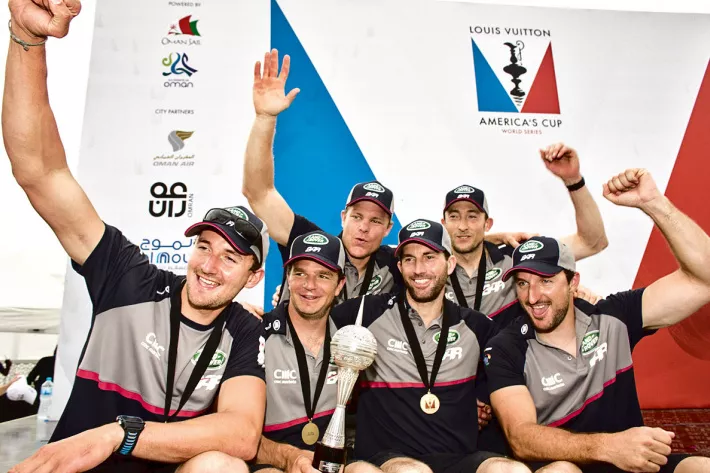 Команда Land Rover BAR одержала уверенную победу на этапе Louis Vuitton Cup в Омане  - фото