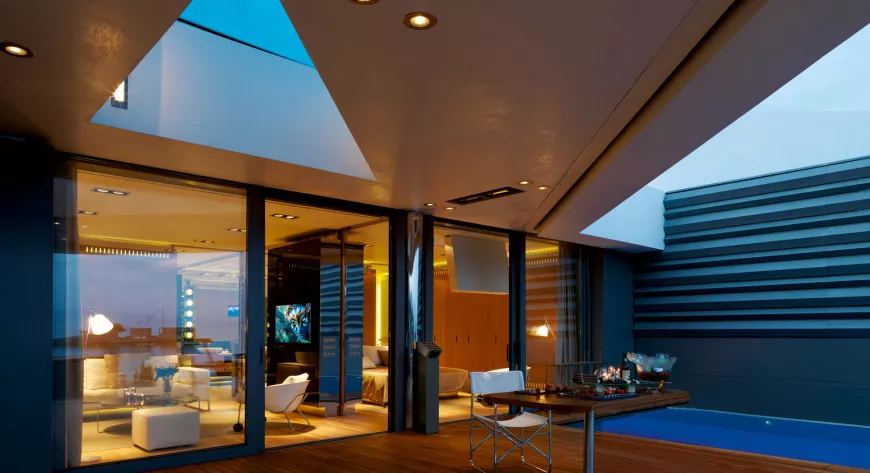 Одна из трех
«палуб» Yachting
Villa с открытой
зоной отдыха - фото