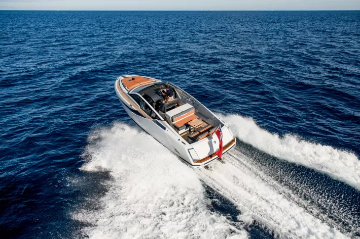 Французский тест Fairline F-Line 33 - фото 3