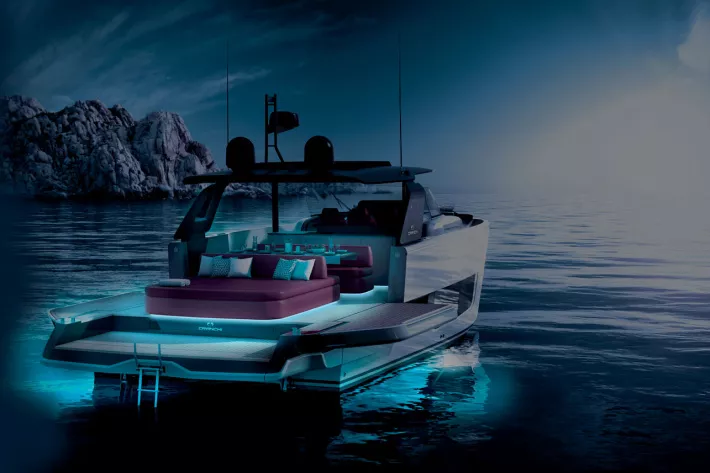 Корма A44 Luxury Tender с откинутыми бортами становится комфортабельным «мини-пляжем» 
 - фото